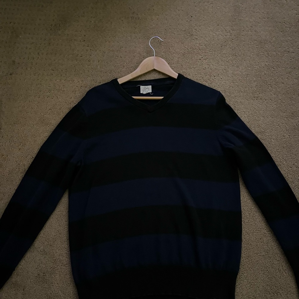 Bowen and Wright V neck striped sweater